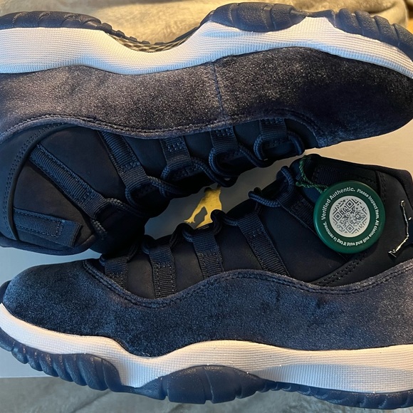 Retro 11 jordan sneakers size 7 in woman - Picture 1 of 10